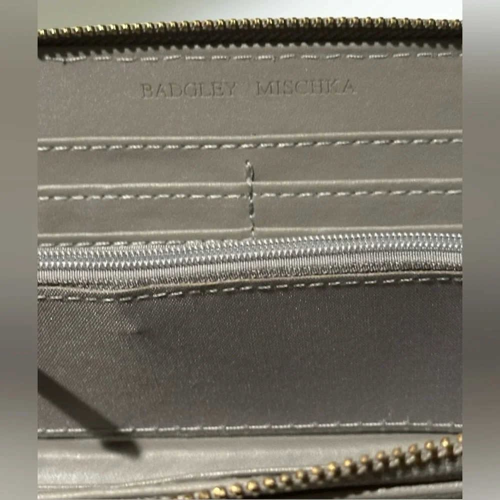 Badgley Mischka Wallet Wristlet Vegan Leather Gray‎ Studded Cell Holder
